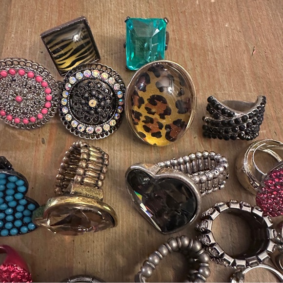 Statement Ring Set costume Jewelry Hearts Bling Crystals Pink Black White Blue - Picture 4 of 10